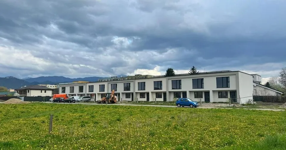 BARTOLOMEU,intravilan,intre case,suprafata de 774 mp,constructii P+2