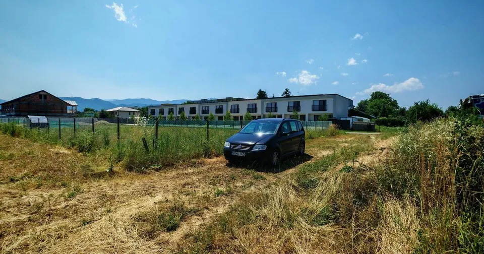 BARTOLOMEU,intravilan,intre case,suprafata de 774 mp,constructii P+2