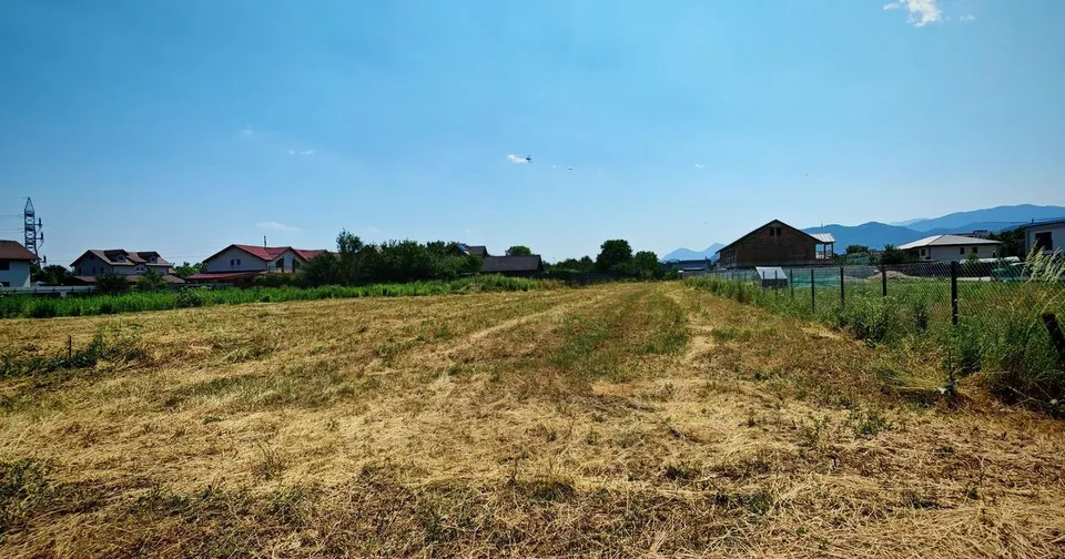 BARTOLOMEU,intravilan,intre case,suprafata de 774 mp,constructii P+2