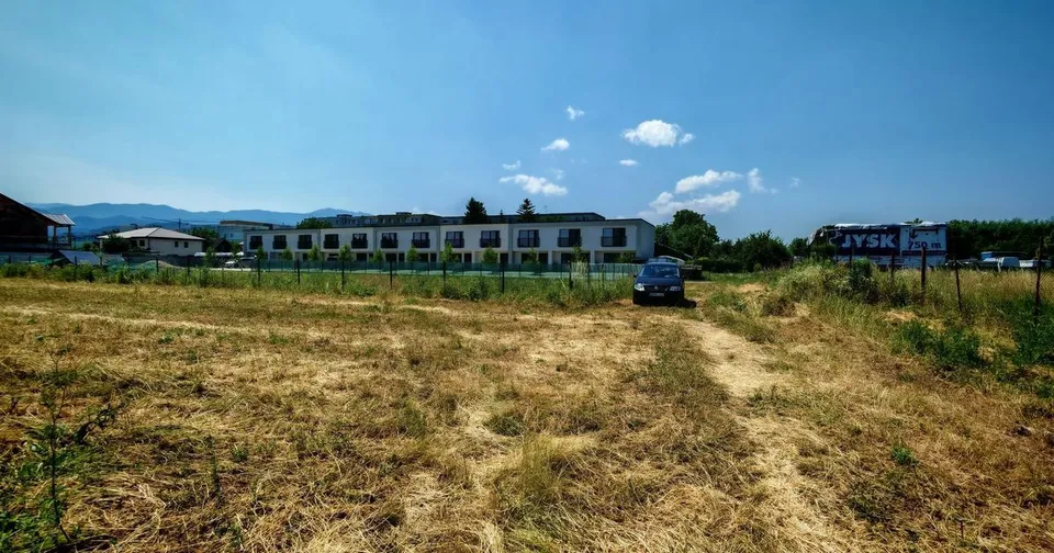 BARTOLOMEU,intravilan,intre case,suprafata de 774 mp,constructii P+2