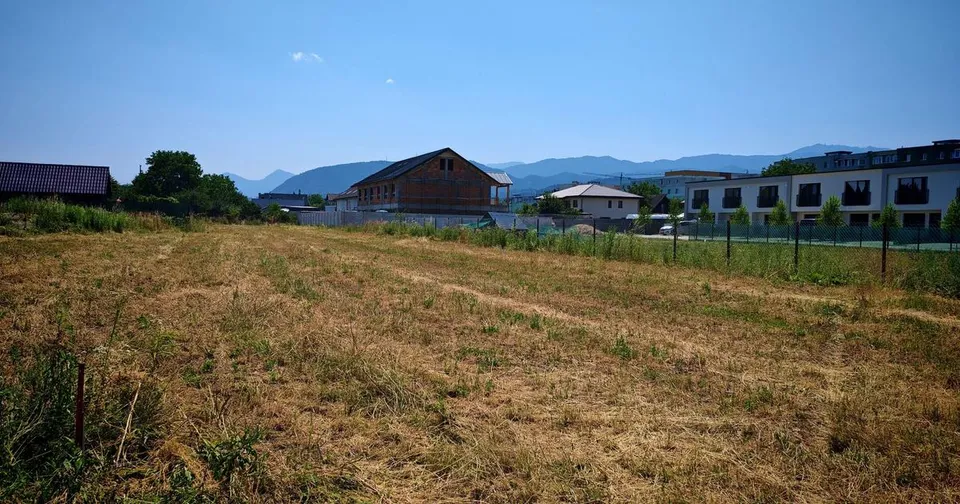 BARTOLOMEU,intravilan,intre case,suprafata de 774 mp,constructii P+2