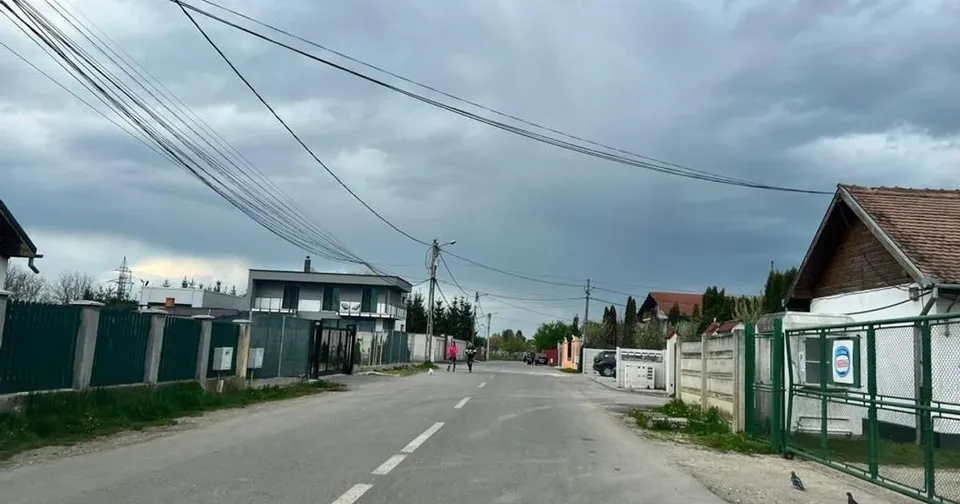BARTOLOMEU,intravilan,intre case,suprafata de 774 mp,constructii P+2