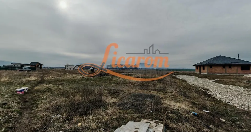 Teren intravilan in suprafata de 644 mp in Sanpetru pret 37000 euro