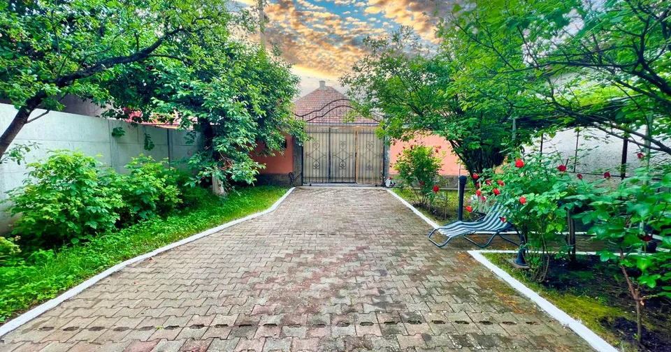 Casa cu garaj si teren de 490 mp in zona de case Bartolomeu-Brasovul Vechi