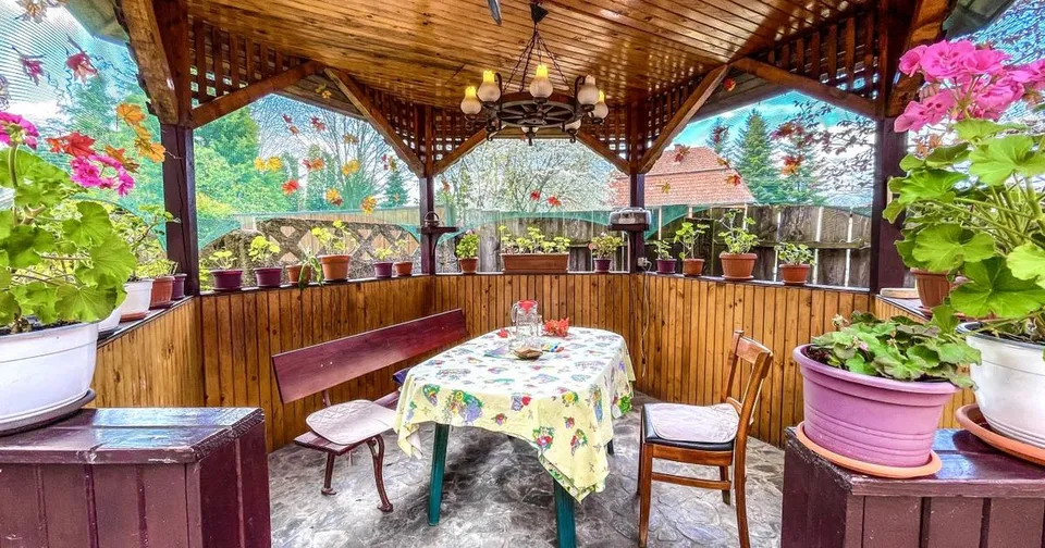 Casa cu garaj si teren de 490 mp in zona de case Bartolomeu-Brasovul Vechi