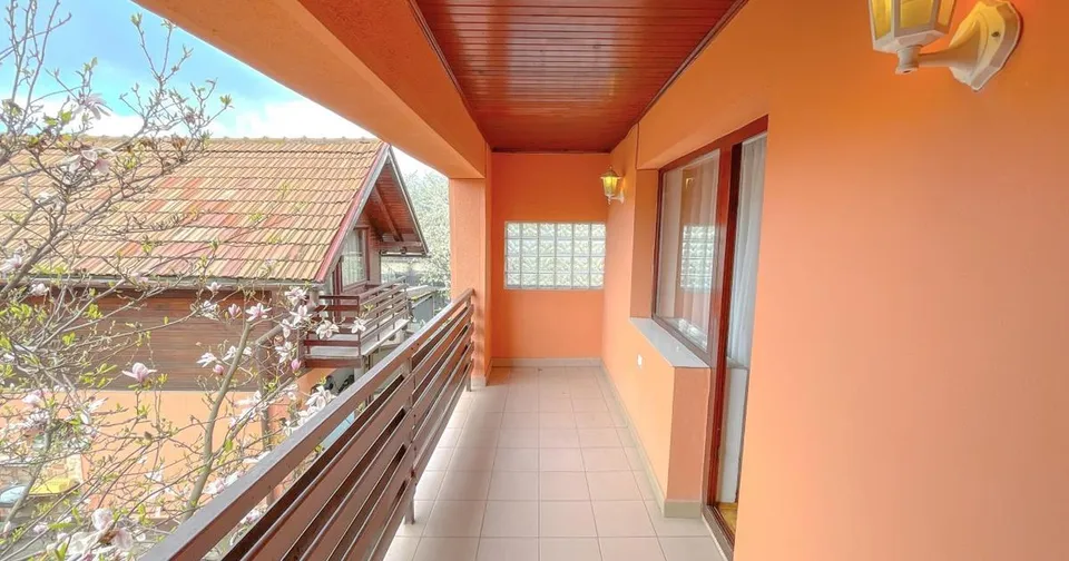Casa cu garaj si teren de 490 mp in zona de case Bartolomeu-Brasovul Vechi