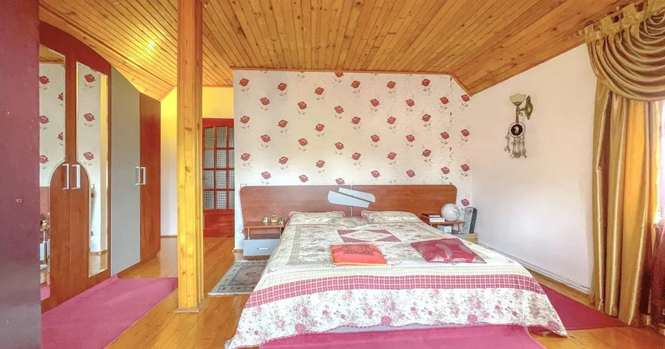 Casa cu garaj si teren de 490 mp in zona de case Bartolomeu-Brasovul Vechi