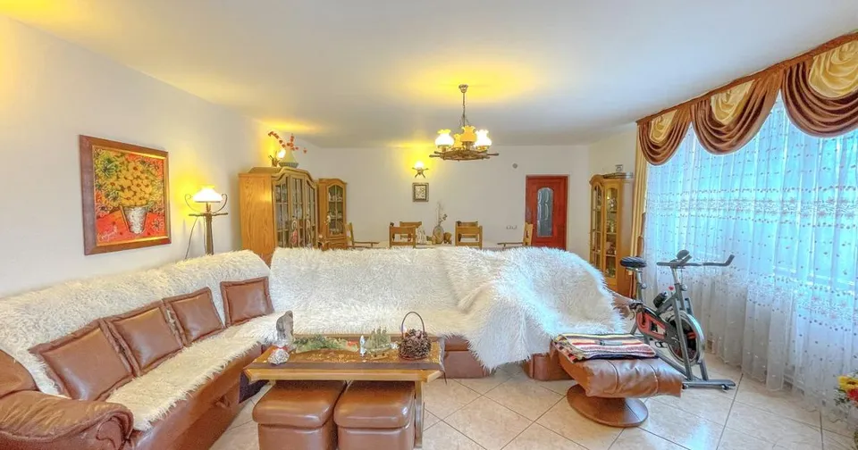 Casa cu garaj si teren de 490 mp in zona de case Bartolomeu-Brasovul Vechi