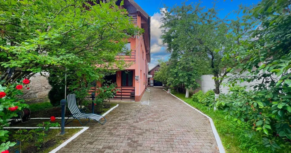 Casa cu garaj si teren de 490 mp in zona de case Bartolomeu-Brasovul Vechi