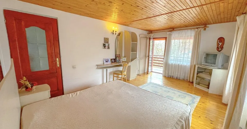 Casa cu garaj si teren de 490 mp in zona de case Bartolomeu-Brasovul Vechi