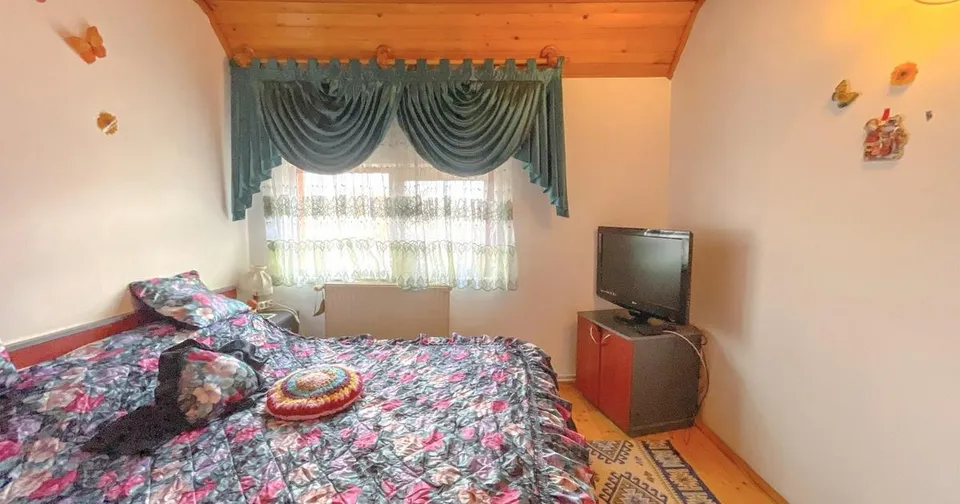 Casa cu garaj si teren de 490 mp in zona de case Bartolomeu-Brasovul Vechi