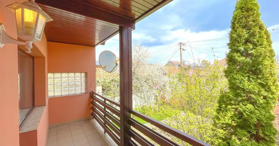 Casa cu garaj si teren de 490 mp in zona de case Bartolomeu-Brasovul Vechi