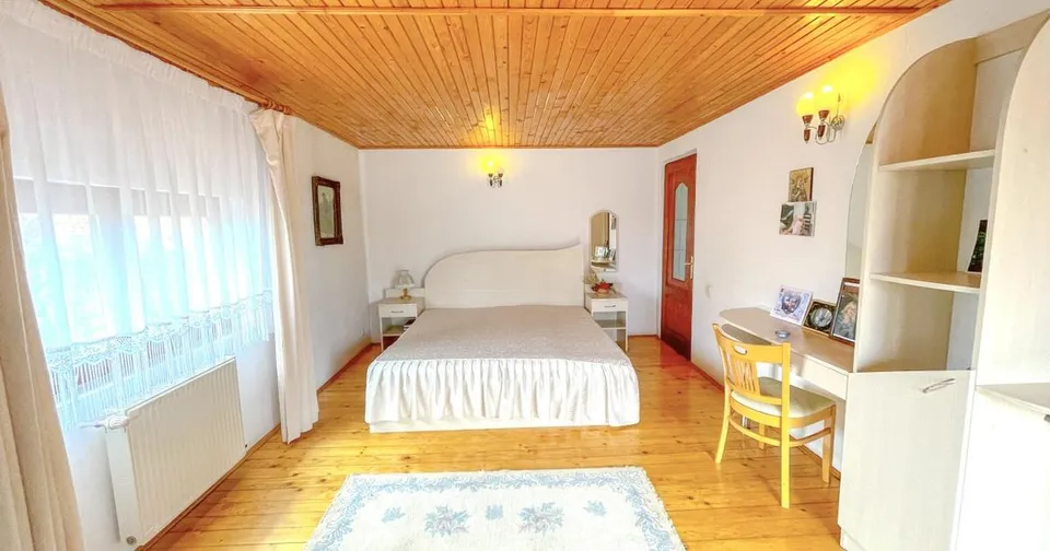 Casa cu garaj si teren de 490 mp in zona de case Bartolomeu-Brasovul Vechi
