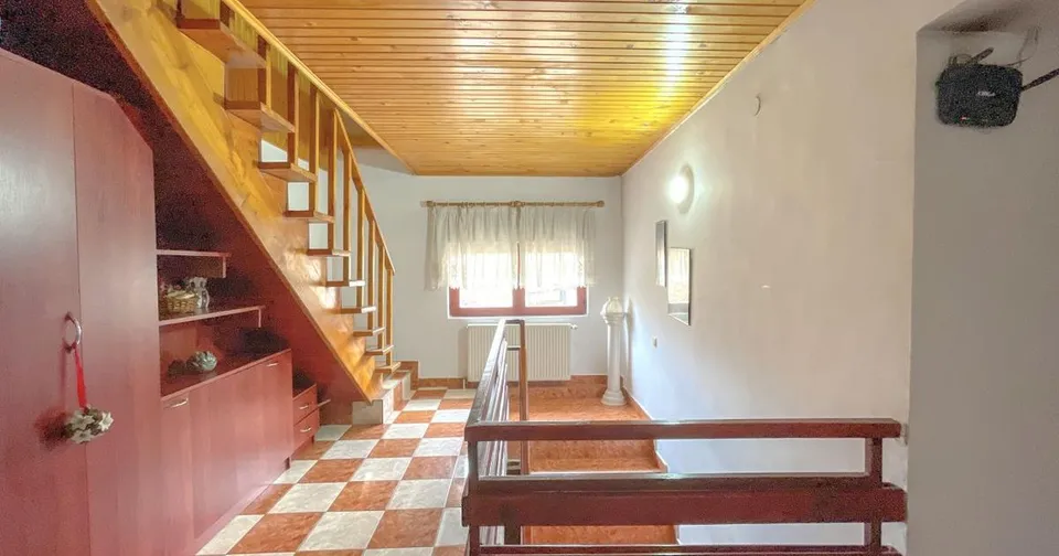 Casa cu garaj si teren de 490 mp in zona de case Bartolomeu-Brasovul Vechi