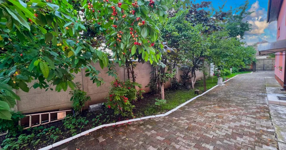 Casa cu garaj si teren de 490 mp in zona de case Bartolomeu-Brasovul Vechi