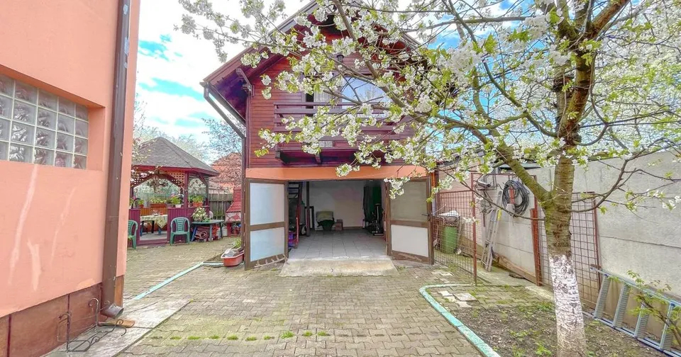 Casa cu garaj si teren de 490 mp in zona de case Bartolomeu-Brasovul Vechi