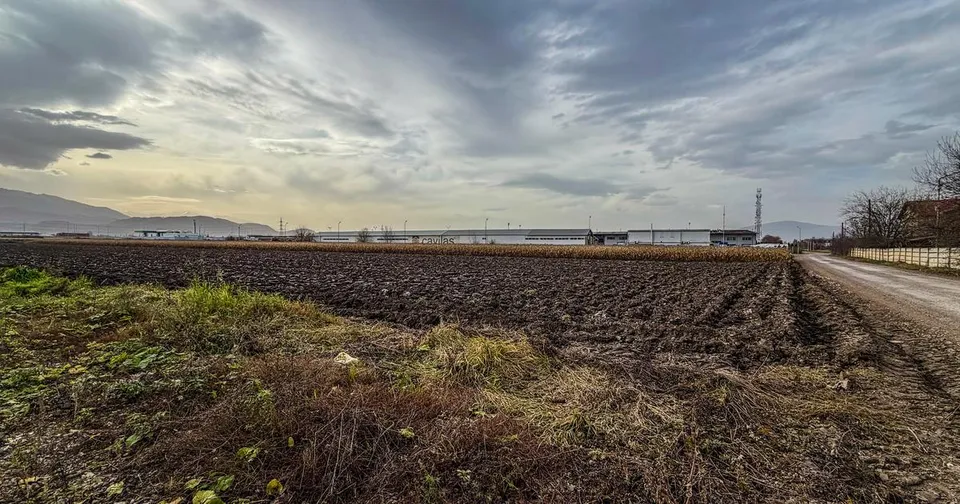 Teren industrial, intravilan, cu utilitati, Stupini, 11.600 mp