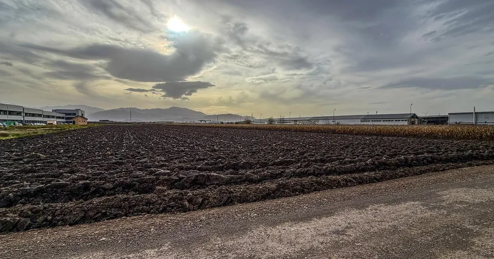 Teren industrial, intravilan, cu utilitati, Stupini, 11.600 mp