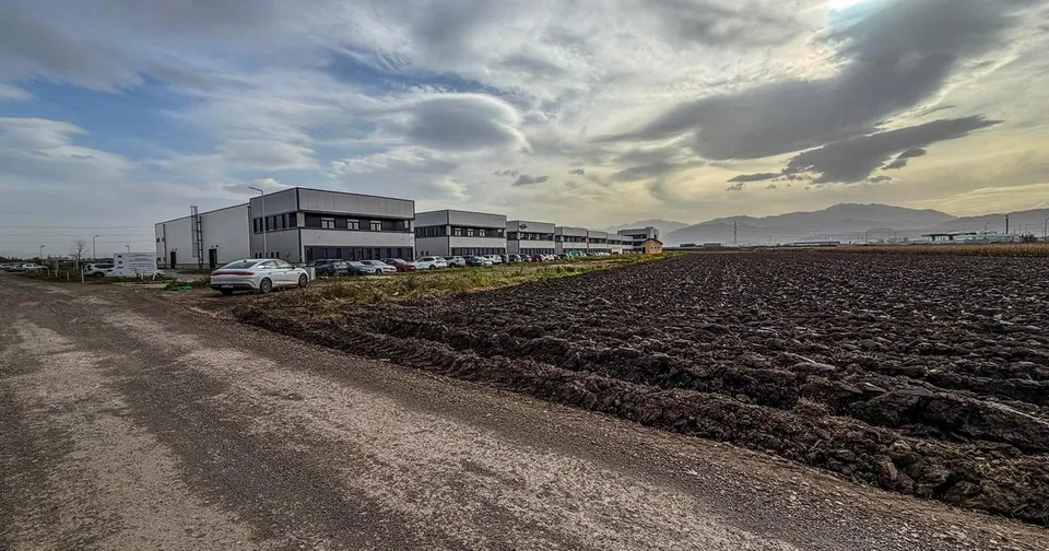 Teren industrial, intravilan, cu utilitati, Stupini, 11.600 mp