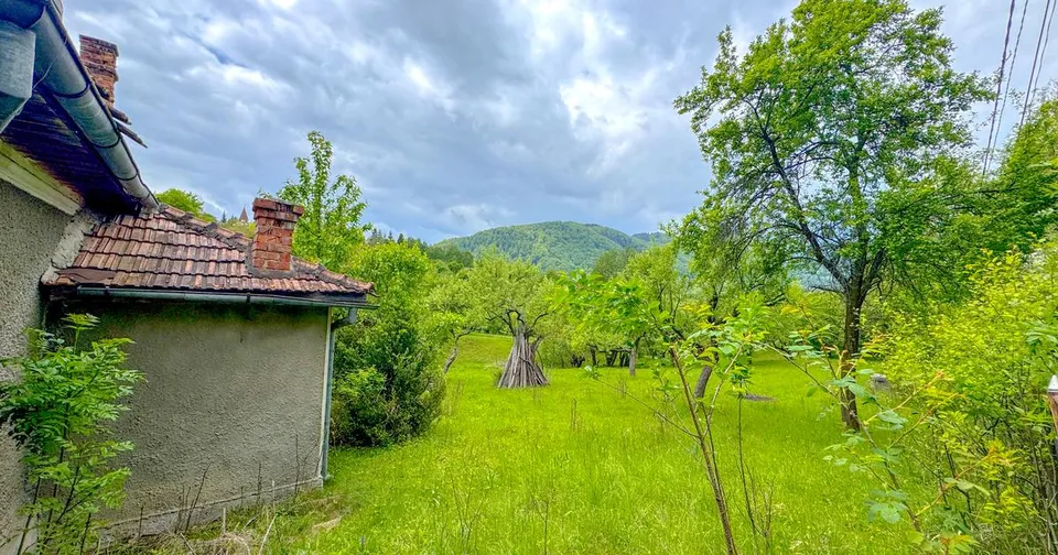 Teren 1500mp, intravilan cu utilitati, in proximitatea complexului Vila Bran