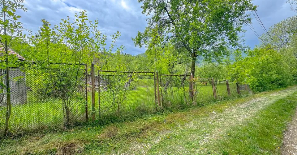 Teren 1500mp, intravilan cu utilitati, in proximitatea complexului Vila Bran
