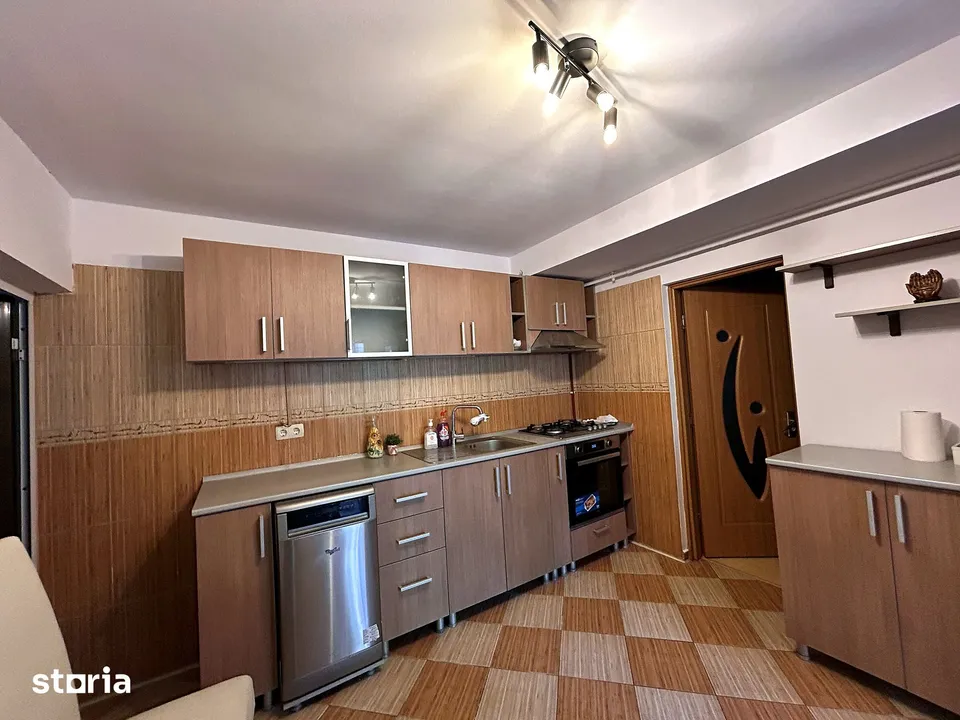 Proprietar: casă 7 camere, Clasa B, 2008 — Ploiești AFI