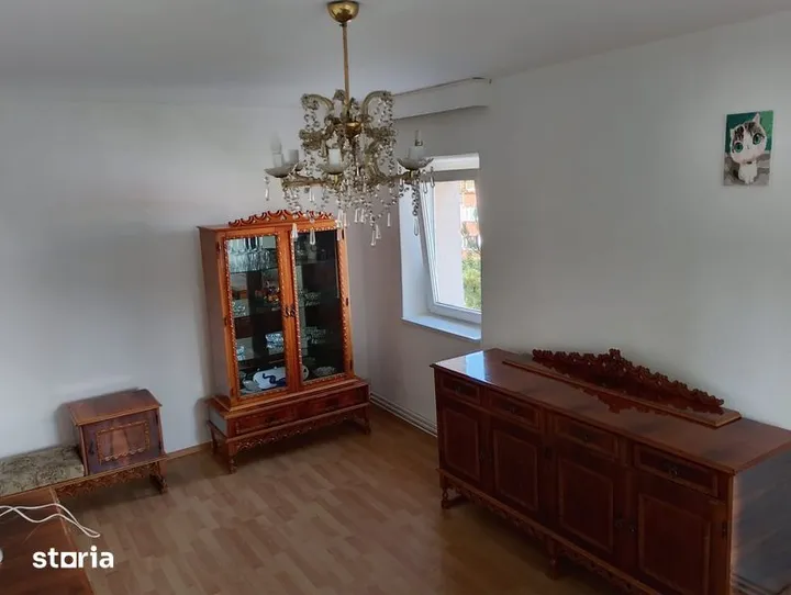 Inchiriez apartament 3 camere(82mp) strada Carpatilor 8/Brasov