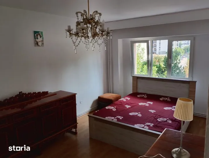 Inchiriez apartament 3 camere(82mp) strada Carpatilor 8/Brasov