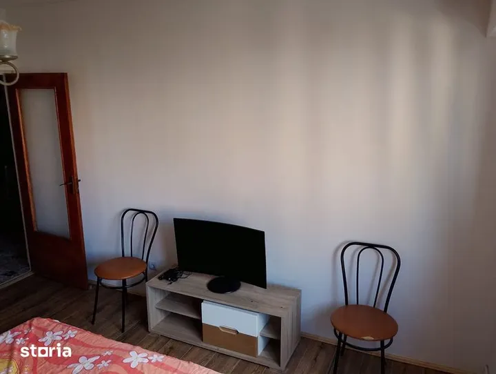 Inchiriez apartament 3 camere(82mp) strada Carpatilor 8/Brasov