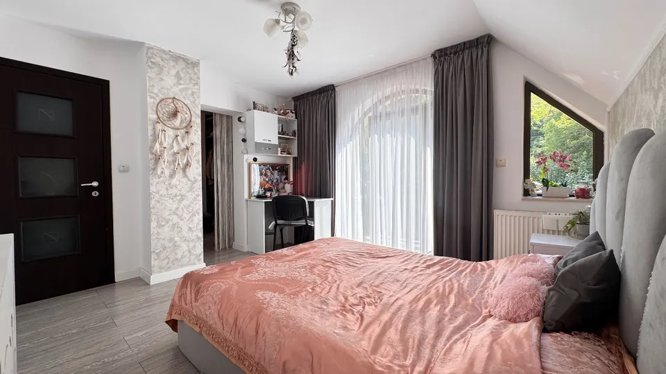 Vilă cu curte superbă pe Dealul Frumos