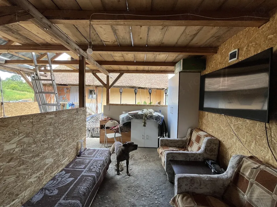 Casă renovată complet + teren 2100 mp