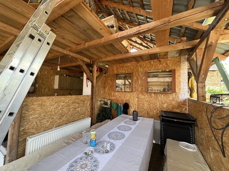 Casă renovată complet + teren 2100 mp