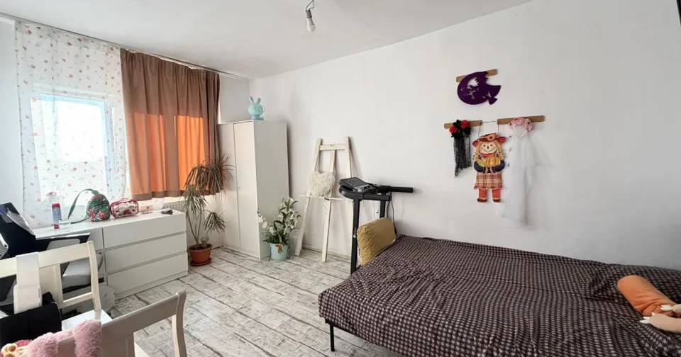 Apartament cu 2 camere - 50 mp, semidecomandat, zona Sagului