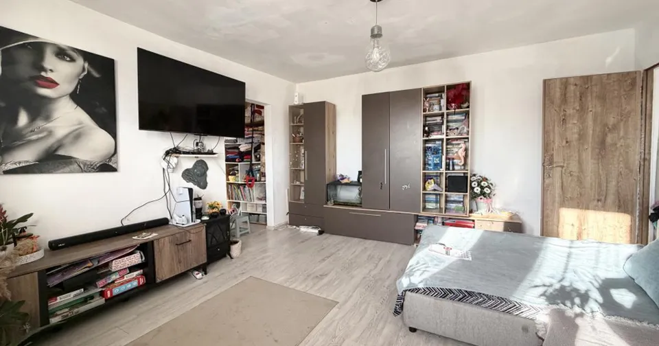 Apartament cu 2 camere - 50 mp, semidecomandat, zona Sagului