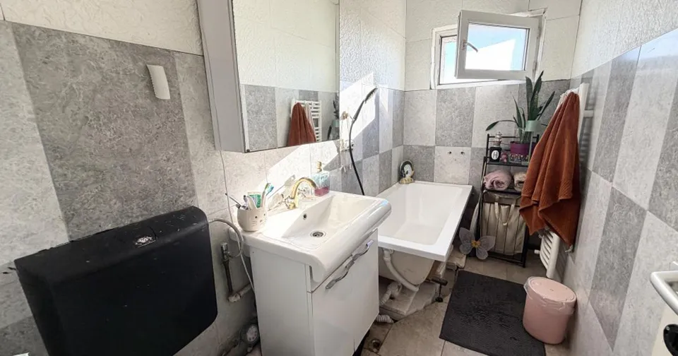 Apartament cu 2 camere - 50 mp, semidecomandat, zona Sagului