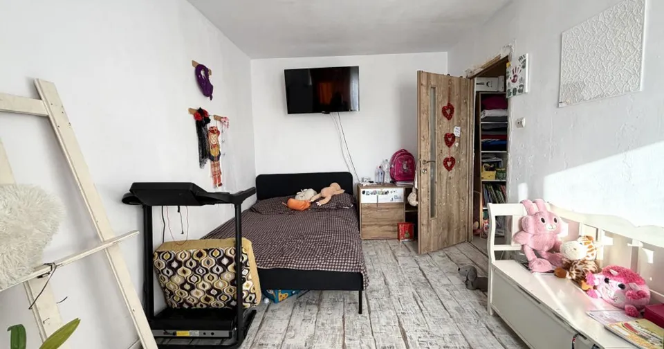 Apartament cu 2 camere - 50 mp, semidecomandat, zona Sagului