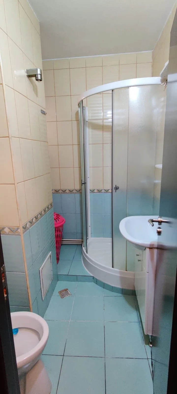 Inchiriez apartament 2 camere, zona Onix