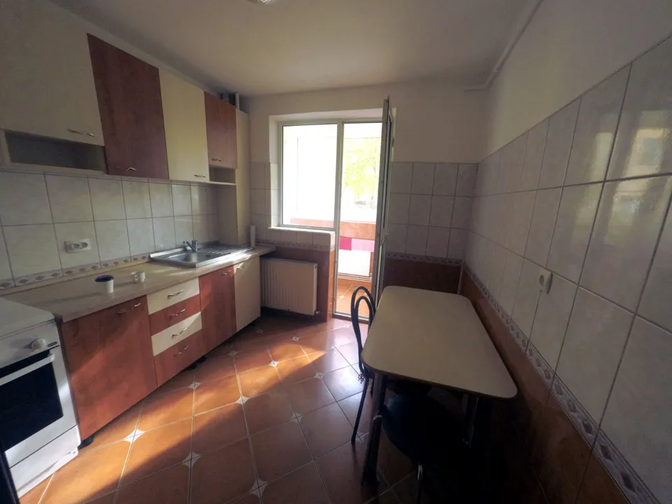 Inchiriez apartament 2 camere, zona Onix