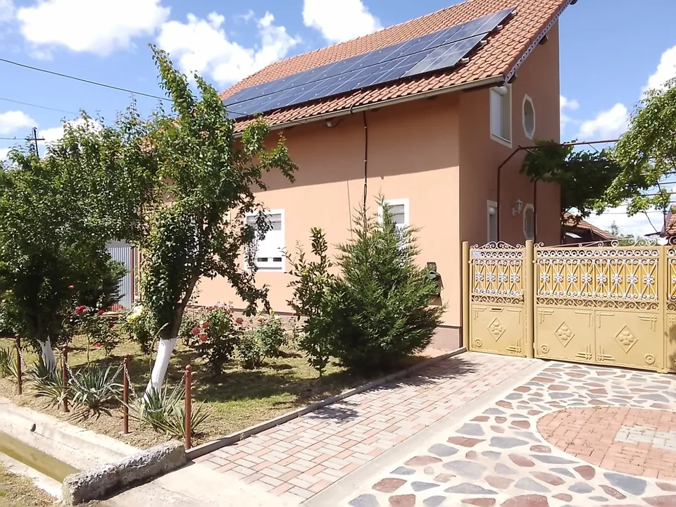 Arad, OCAZIE UNICA pentru viata la tara si CINE DORESTE !?