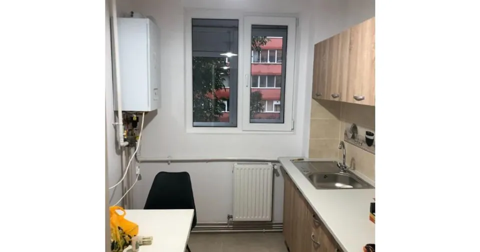 Inchiriez apartament 3 camere